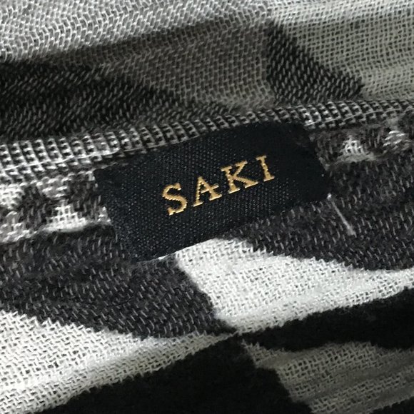 Abstract geometric minimalist modern woven scarf / wrap - Picture 5 of 10